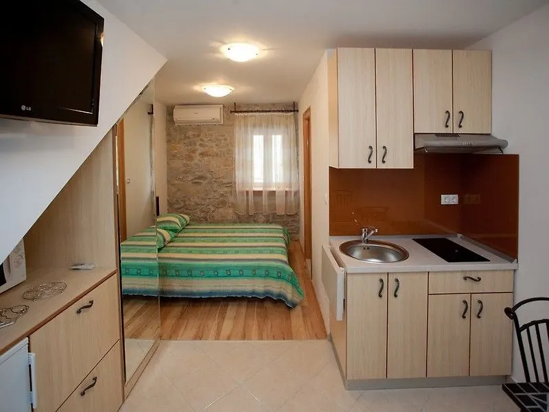Apartments Rina سبليت 0*,